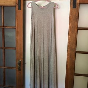 Maxi sleeveless gray casual dress with pockets